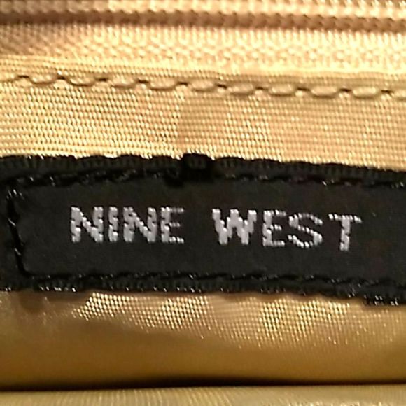 Nine West Black Alligator Design Hand Bag. - Picture 11 of 11